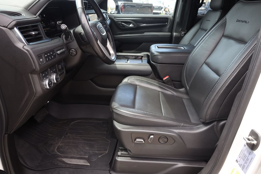Used 2022 GMC Yukon Denali w/ Denali Ultimate Package AWD/4WD image 11