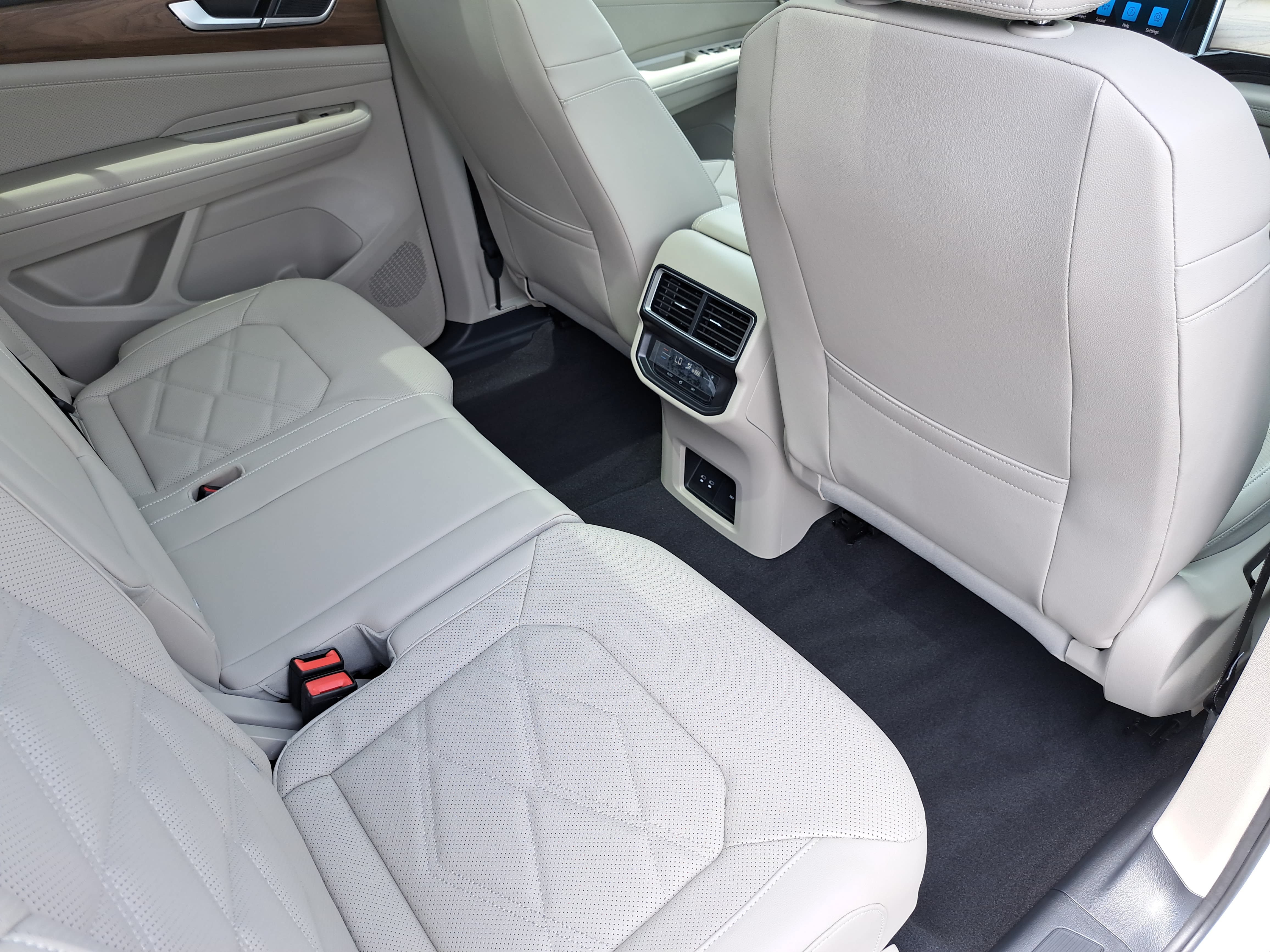 New 2026 Volkswagen Atlas SE FWD image 11