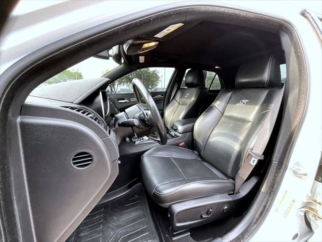 Certified 2022 Chrysler 300 S w/ Comfort Group RWD image 11