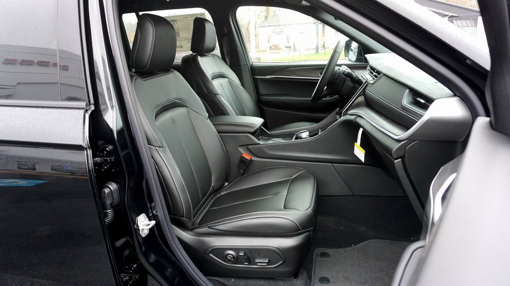 New 2025 Jeep Grand Cherokee Limited image 10