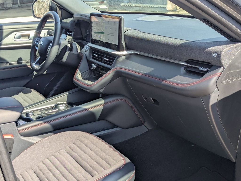 Used 2025 Ford Explorer ST-Line w/ ST-Line Street Pack image 33