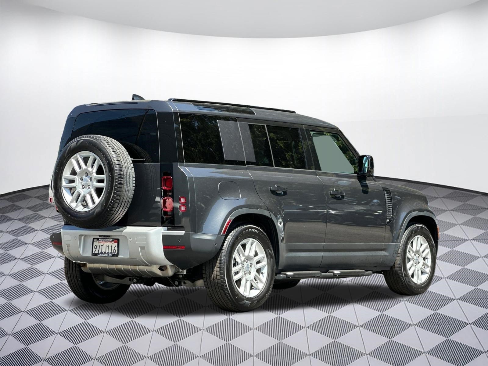 Used 2025 Land Rover Defender 110 S AWD/4WD image 8