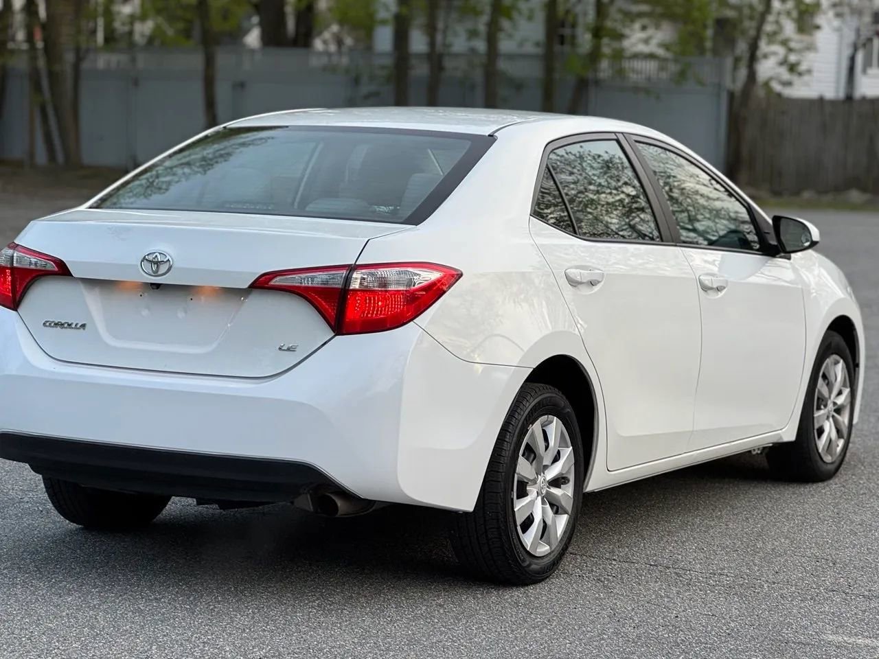 Used 2016 Toyota Corolla LE FWD image 3
