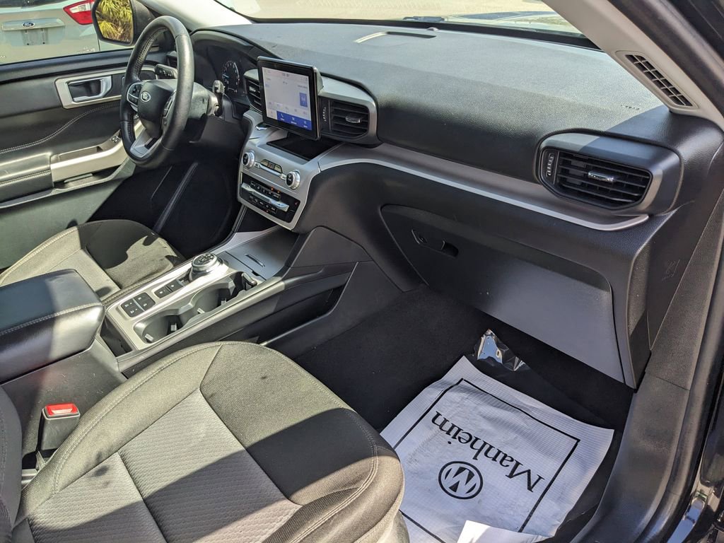 Used 2024 Ford Explorer XLT image 13