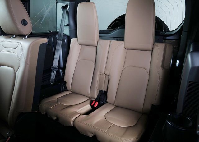 New 2026 Land Rover Defender 110 X-Dynamic SE image 23