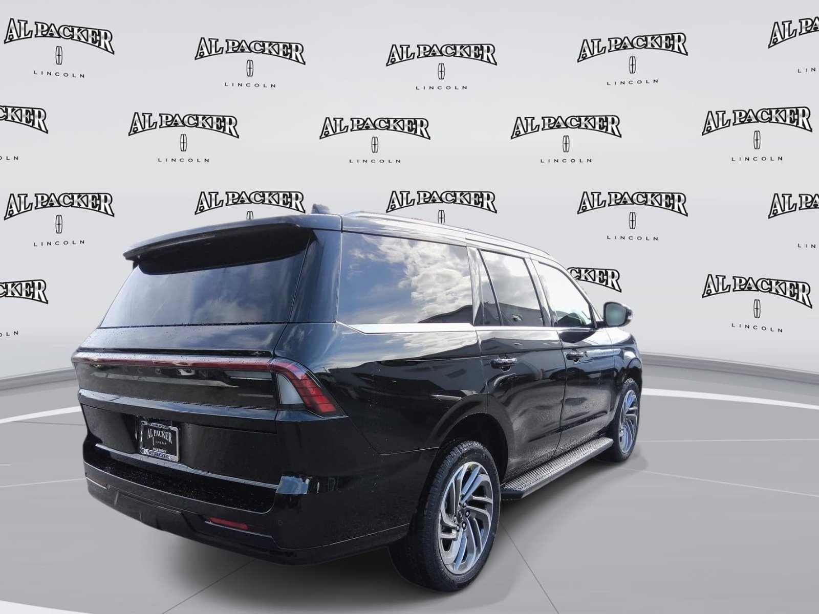 New 2027 Lincoln Navigator Premiere RWD image 5
