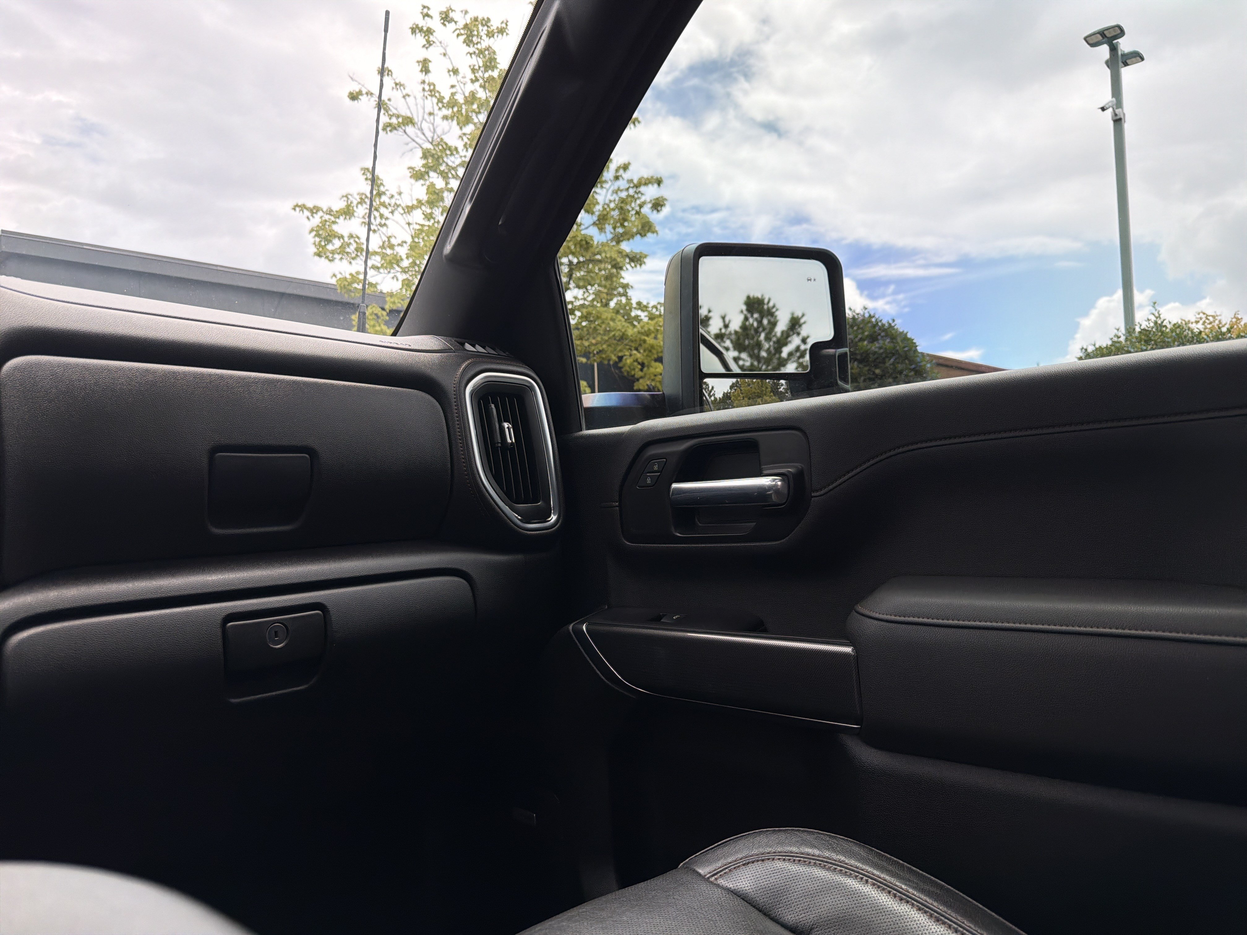 Used 2022 GMC Sierra 2500 AT4 w/ AT4 Premium Plus Package AWD/4WD image 19