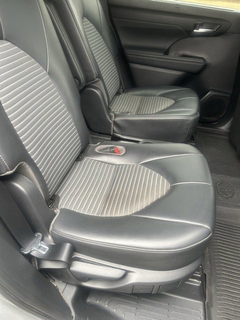 Used 2021 Toyota Highlander XSE image 9