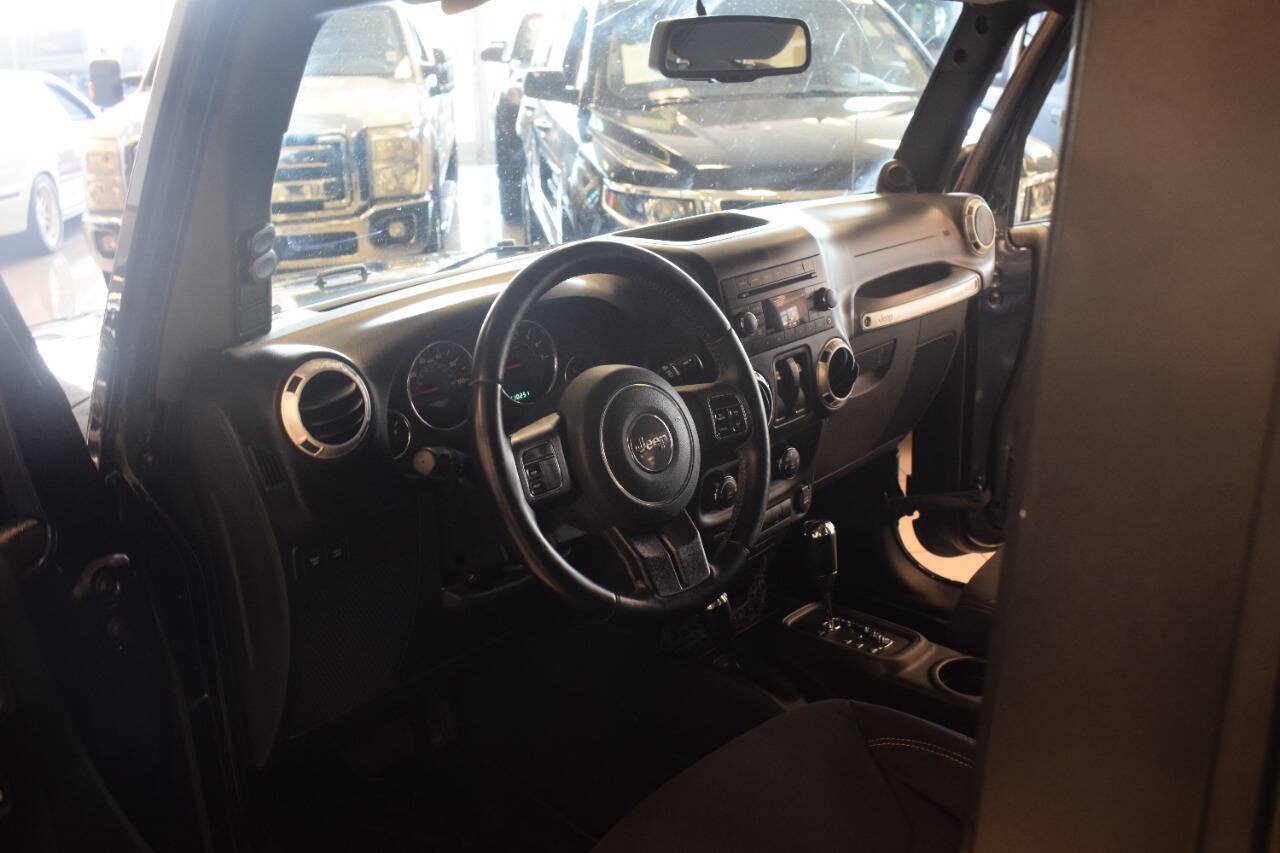 Used 2013 Jeep Wrangler Rubicon w/ PWR Convenience Group AWD/4WD image 33