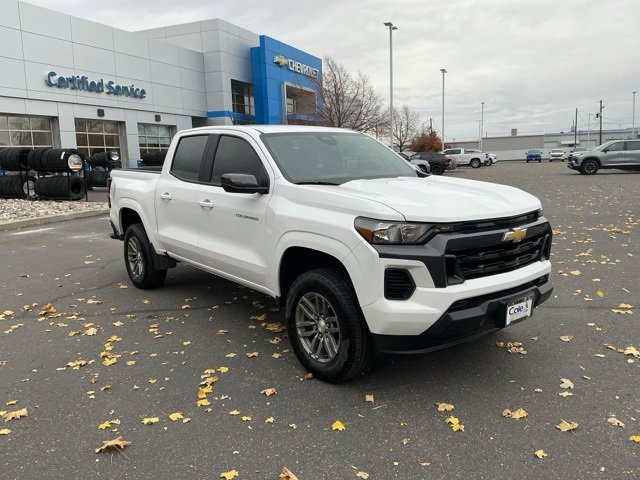 Used 2024 Chevrolet Colorado LT image 1