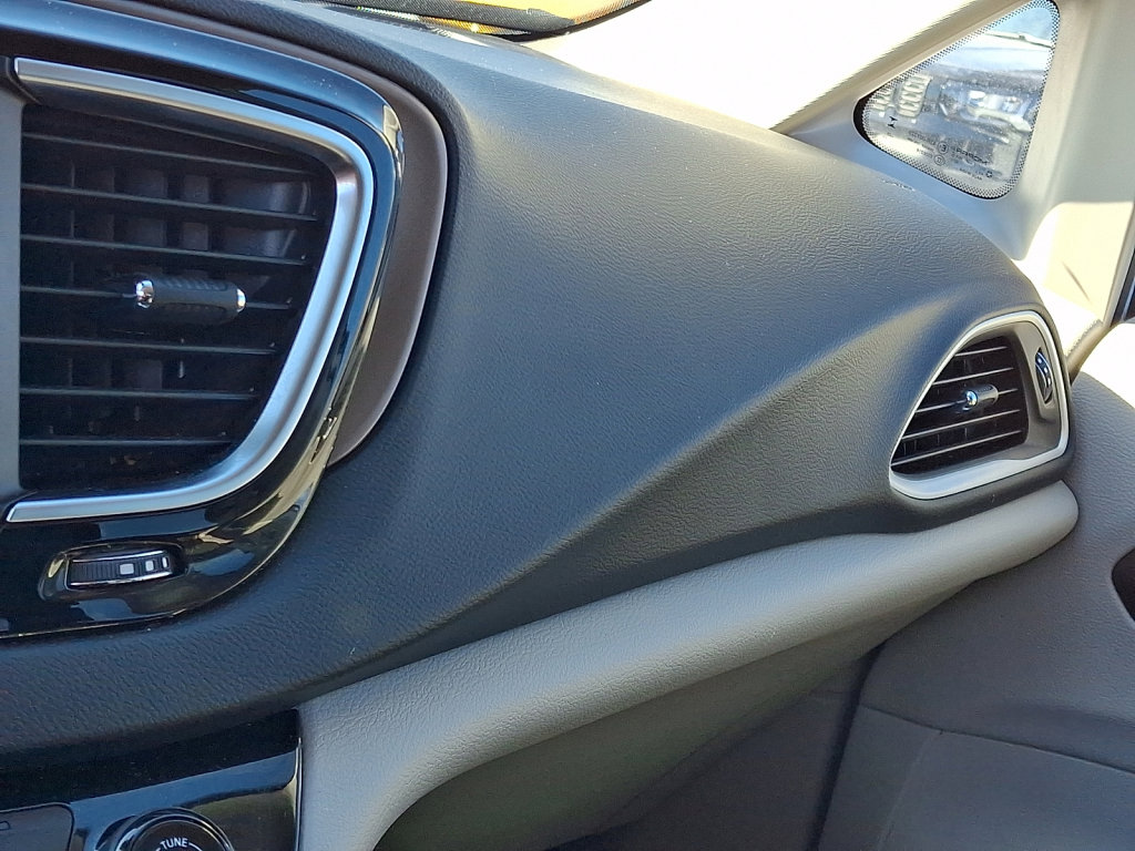 Used 2023 Chrysler Voyager LX image 31