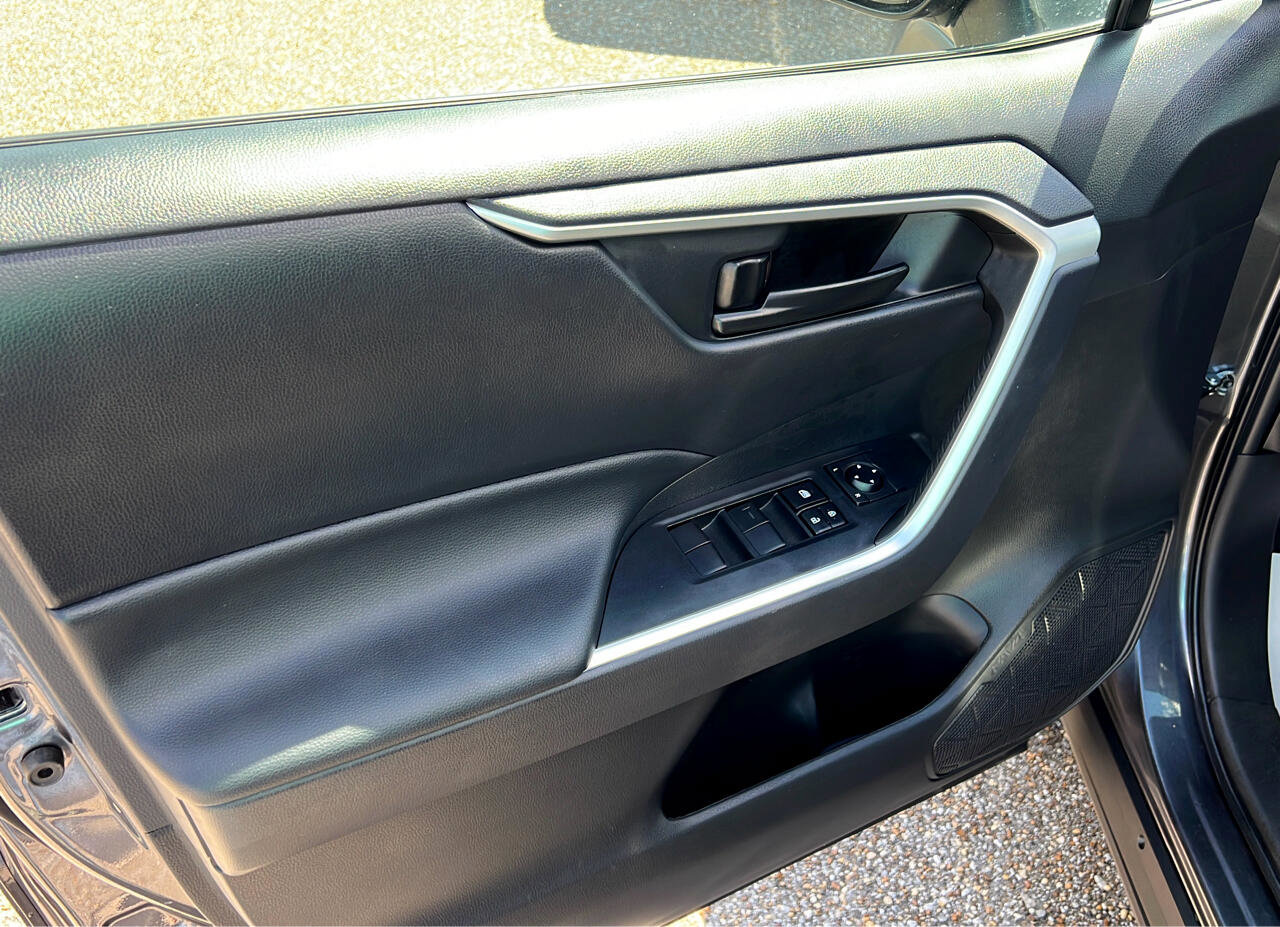 Used 2023 Toyota RAV4 LE image 12