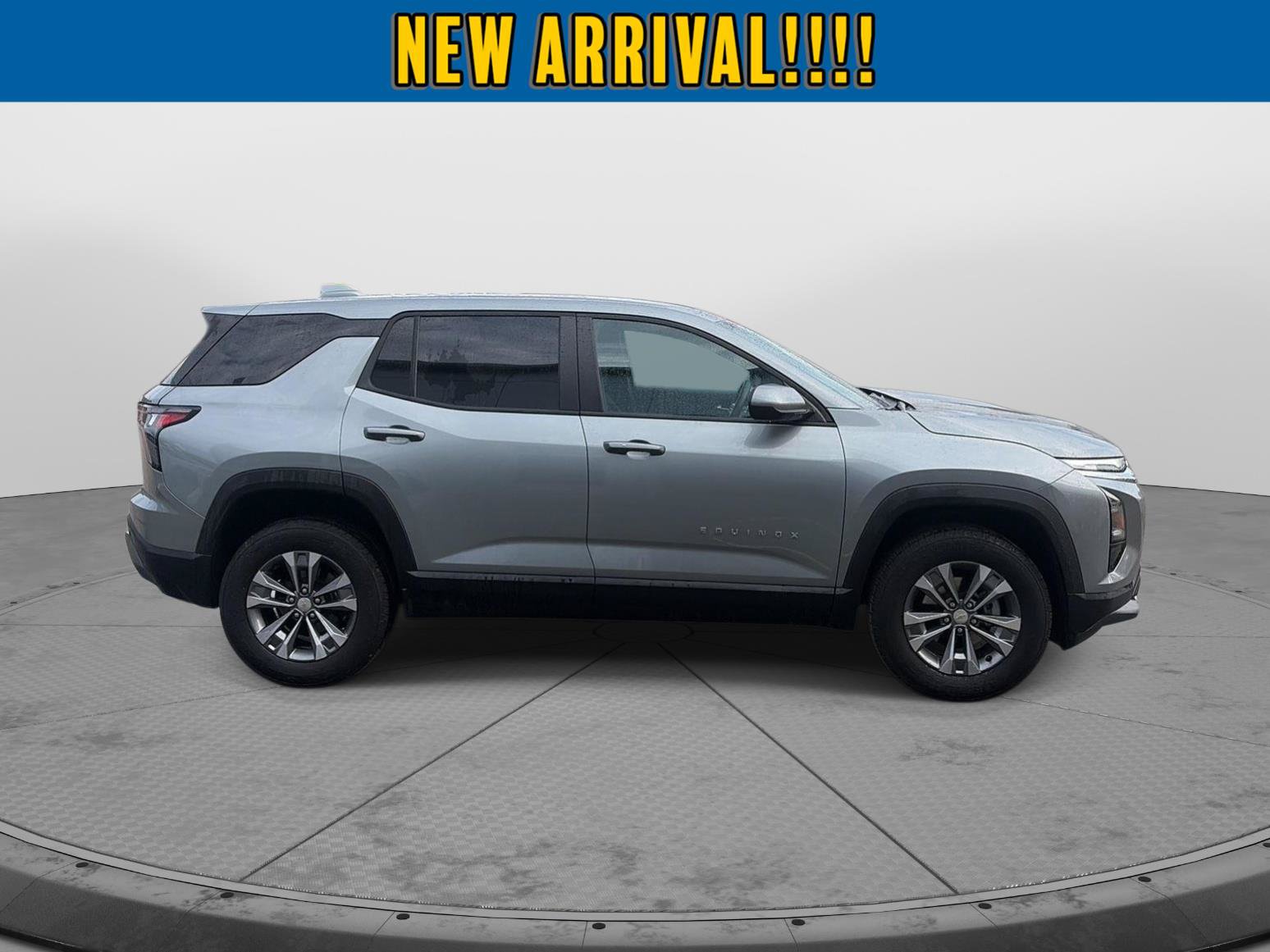 Used 2026 Chevrolet Equinox LT AWD/4WD image 2