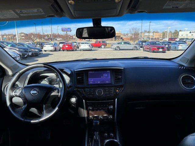 Used 2013 Nissan Pathfinder Platinum image 32