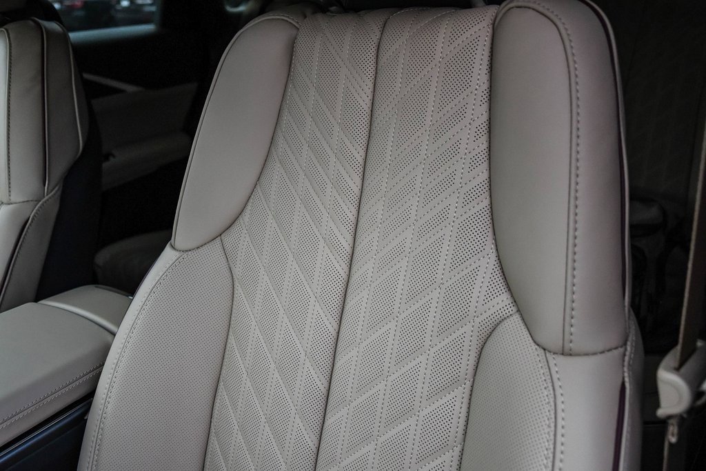 New 2024 Cadillac Lyriq Sport w/ Nappa Leather Package image 27