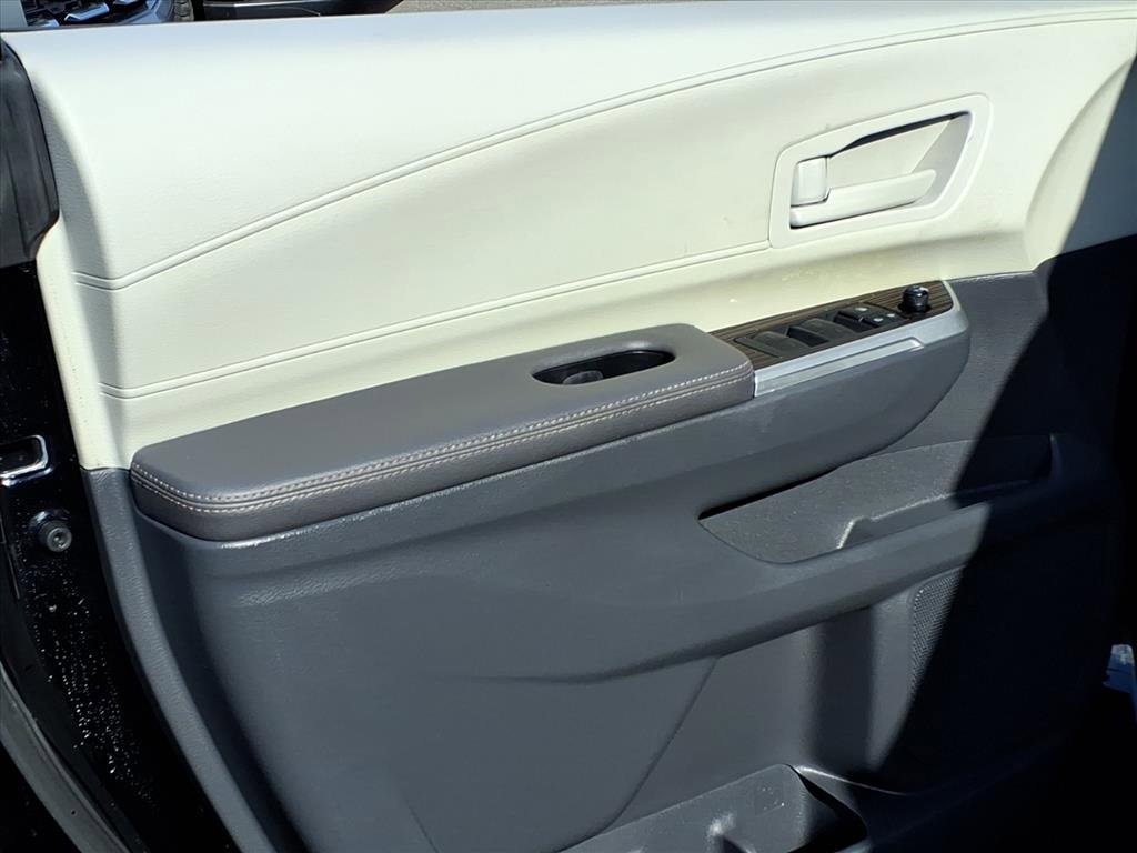 Used 2024 Toyota Sienna LE image 15