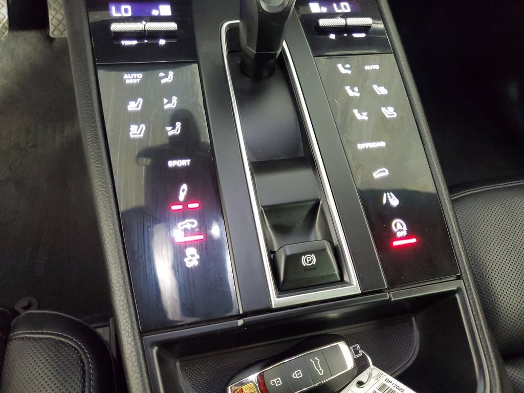 Used 2024 Porsche Macan AWD/4WD image 17