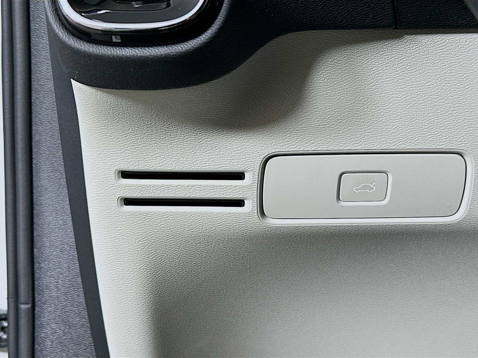 New 2026 Volvo XC40 B5 Plus w/ Protection Package Premier image 10