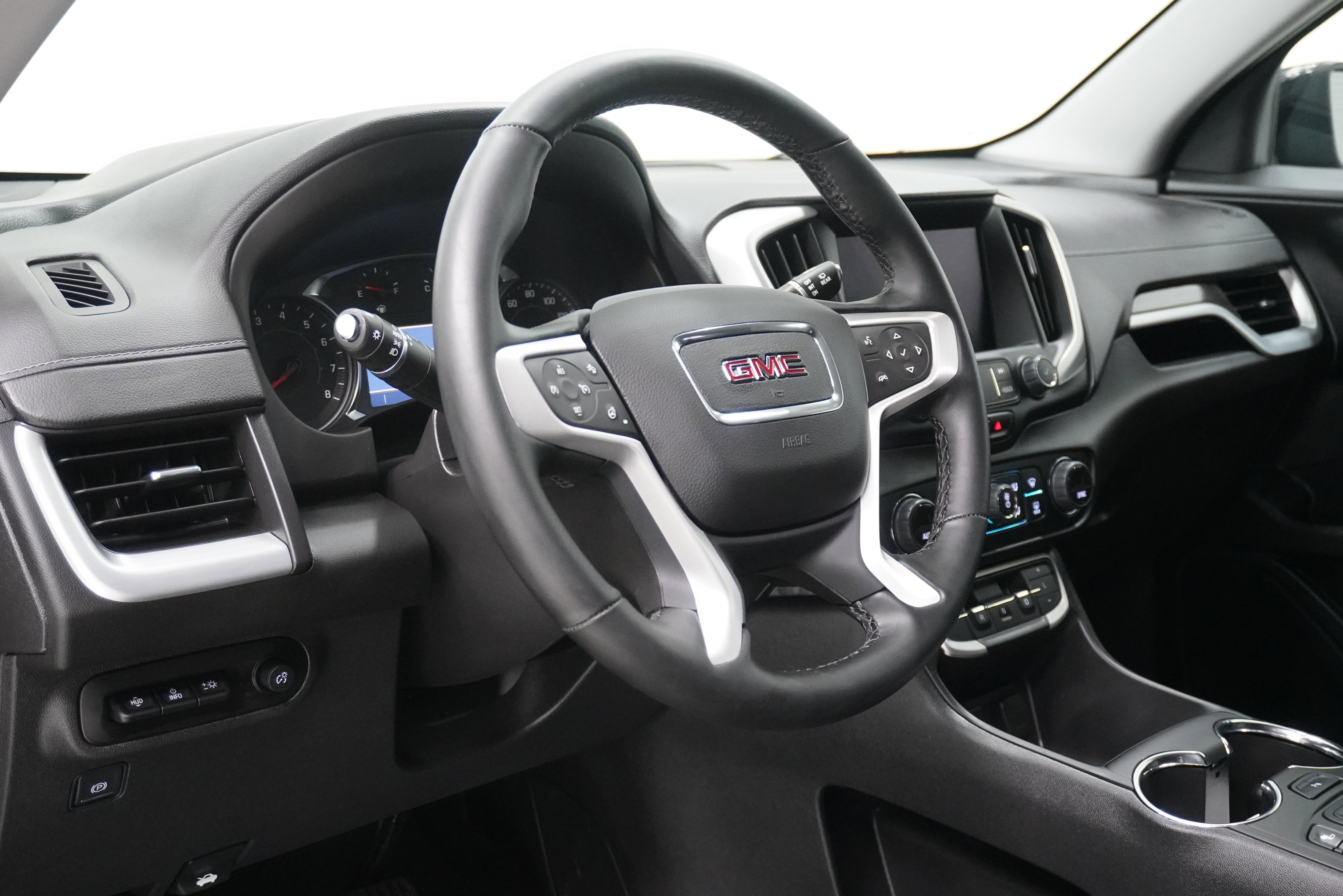 Used 2023 GMC Terrain SLT w/ Tech Package image 9