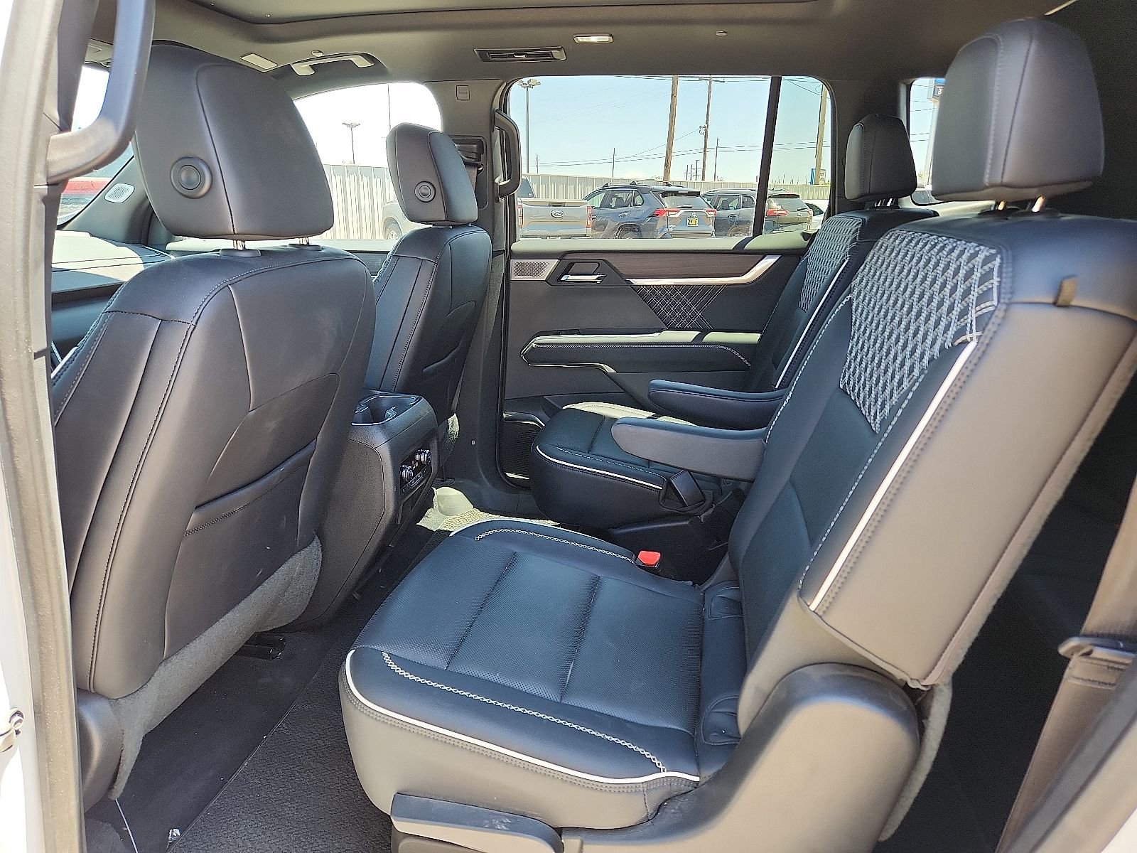 Used 2024 GMC Acadia Denali w/ Super Cruise Package FWD image 12