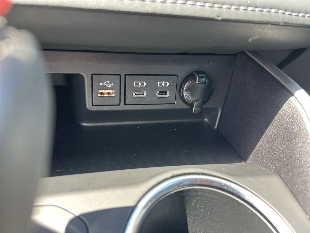 Used 2023 Toyota Highlander L image 11