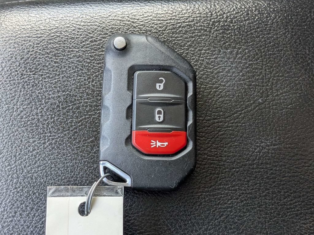Used 2021 Jeep Wrangler Sport AWD/4WD image 30
