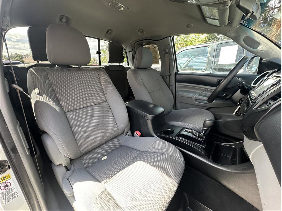 Used 2015 Toyota Tacoma 4x4 Access Cab V6 w/ Convenience Package image 4