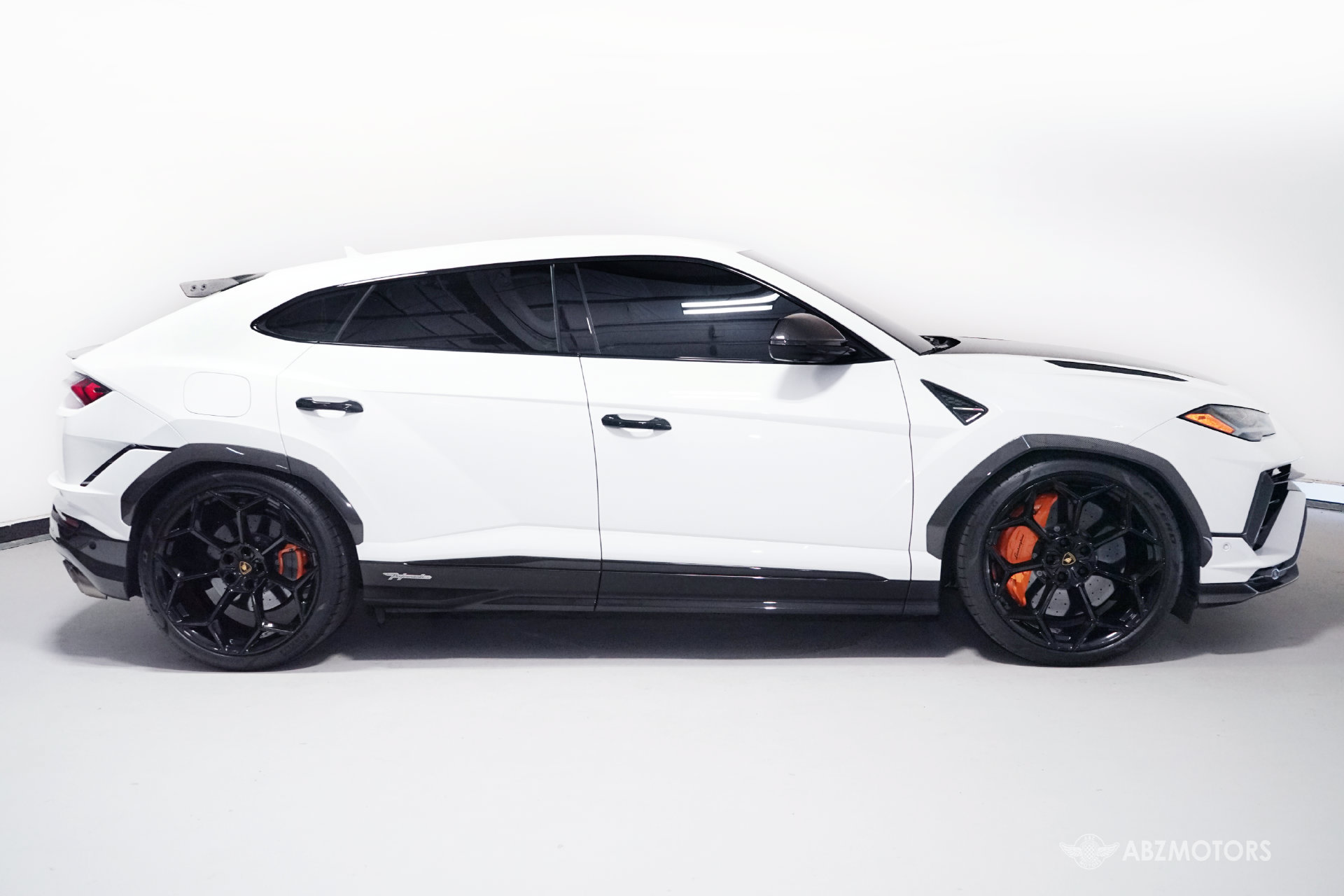 Used 2024 Lamborghini Urus Performante AWD/4WD image 3