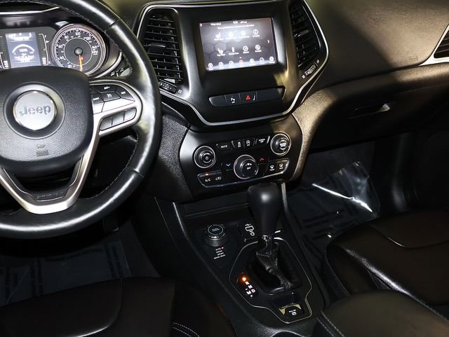 Used 2019 Jeep Cherokee Latitude Plus w/ Cold Weather Group AWD/4WD image 15