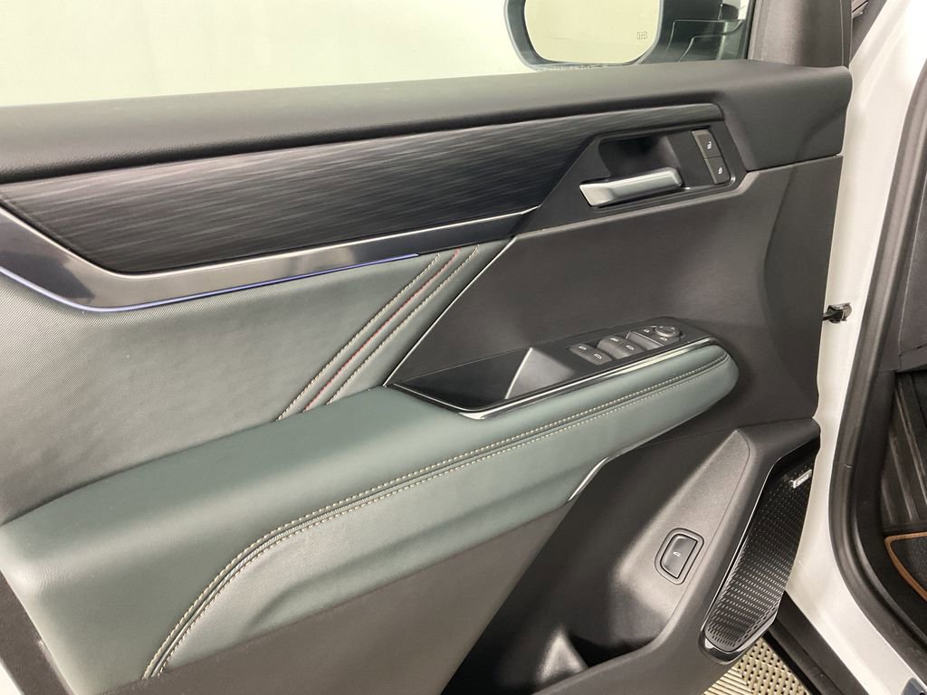 Used 2025 GMC Acadia AT4 image 17