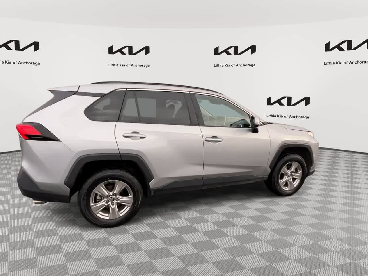 Used 2025 Toyota RAV4 XLE AWD/4WD image 8
