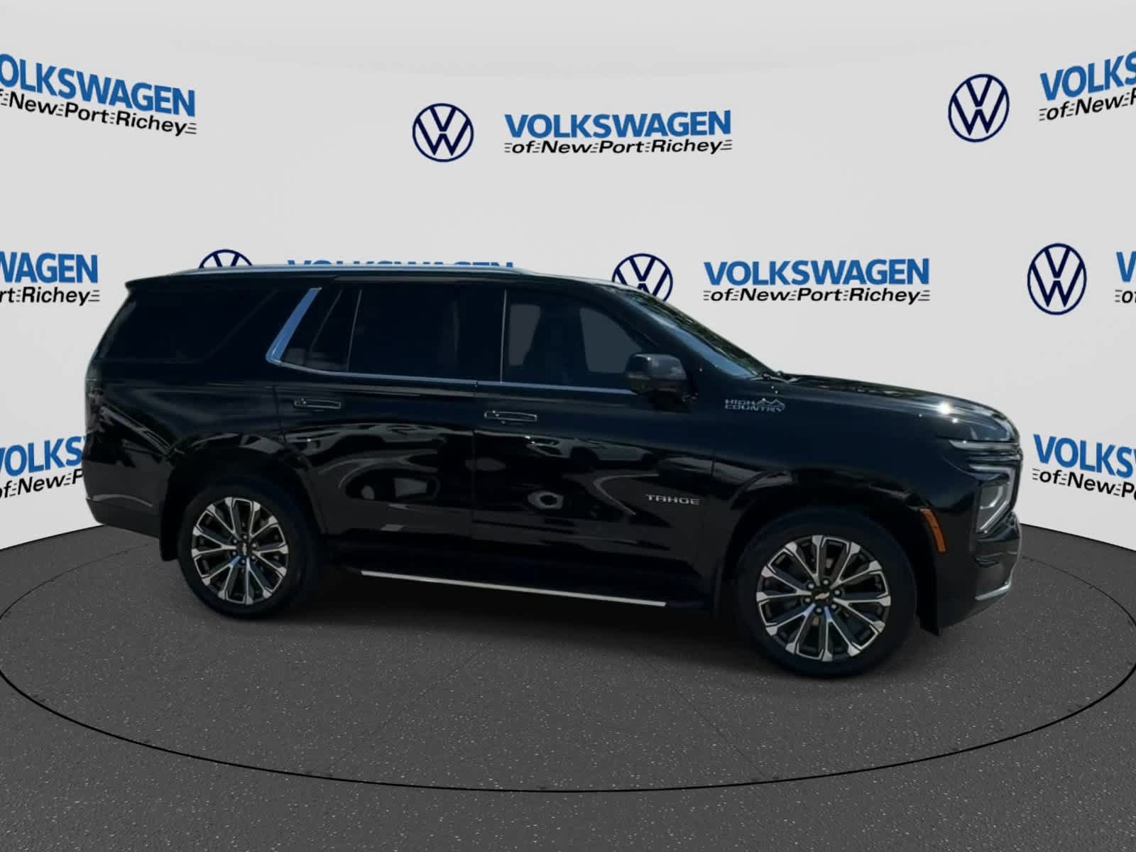 Used 2025 Chevrolet Tahoe High Country AWD/4WD image 8