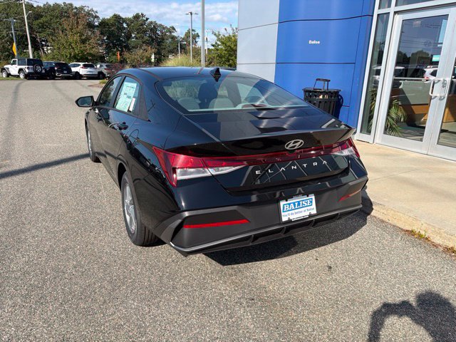 New 2026 Hyundai Elantra SE FWD image 4