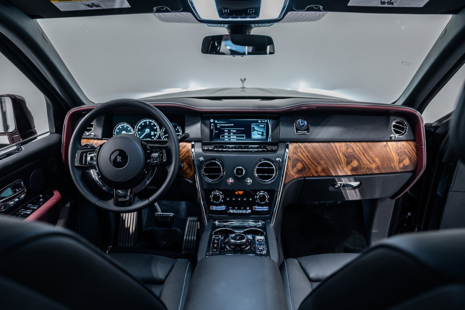 Used 2023 Rolls-Royce Cullinan image 11