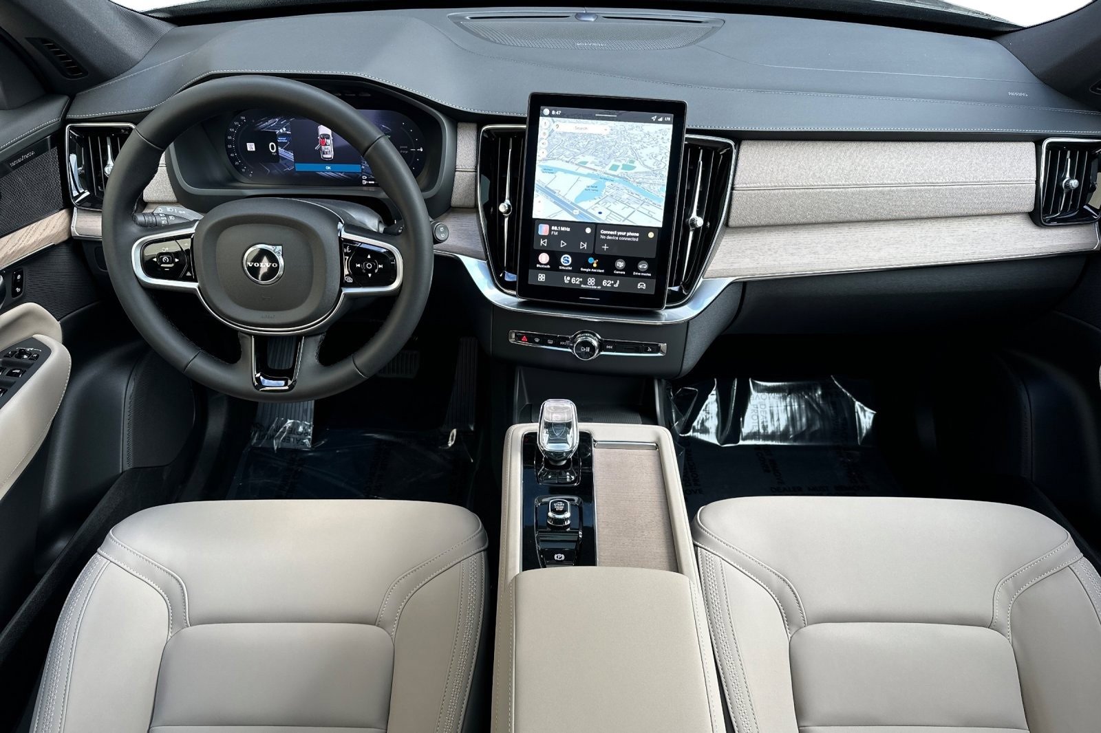 New 2026 Volvo XC90 T8 Plus image 3