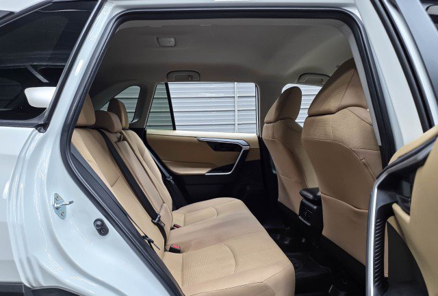Used 2025 Toyota RAV4 LE AWD/4WD image 16