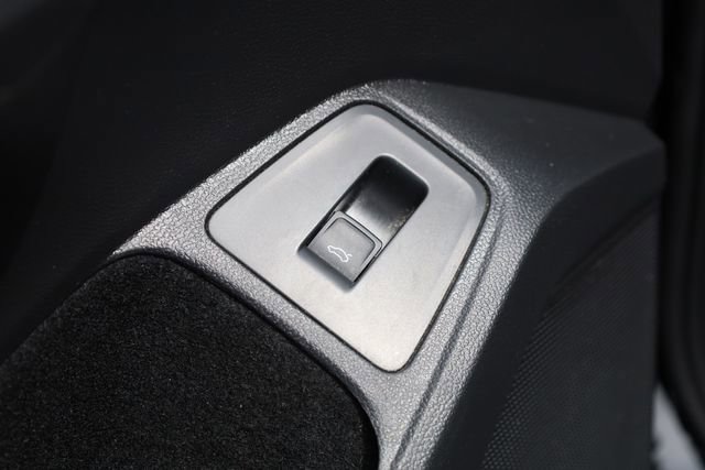 Used 2022 Volkswagen Tiguan SE R-Line FWD image 18
