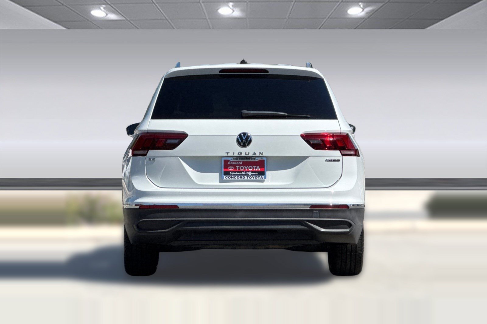 Used 2022 Volkswagen Tiguan SE AWD/4WD image 10