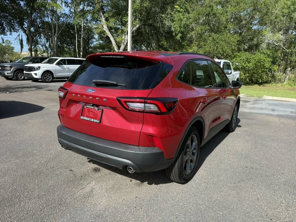 Used 2025 Ford Escape ST-Line FWD image 10
