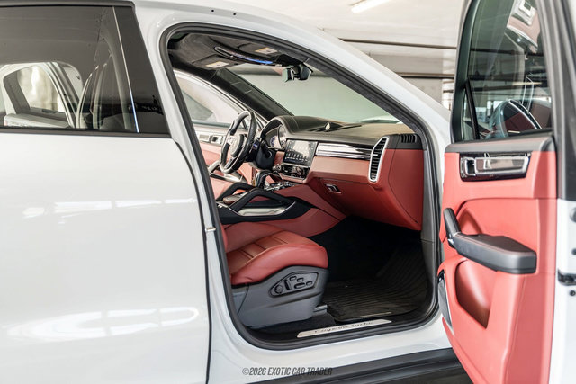 Used 2023 Porsche Cayenne Turbo AWD/4WD image 53