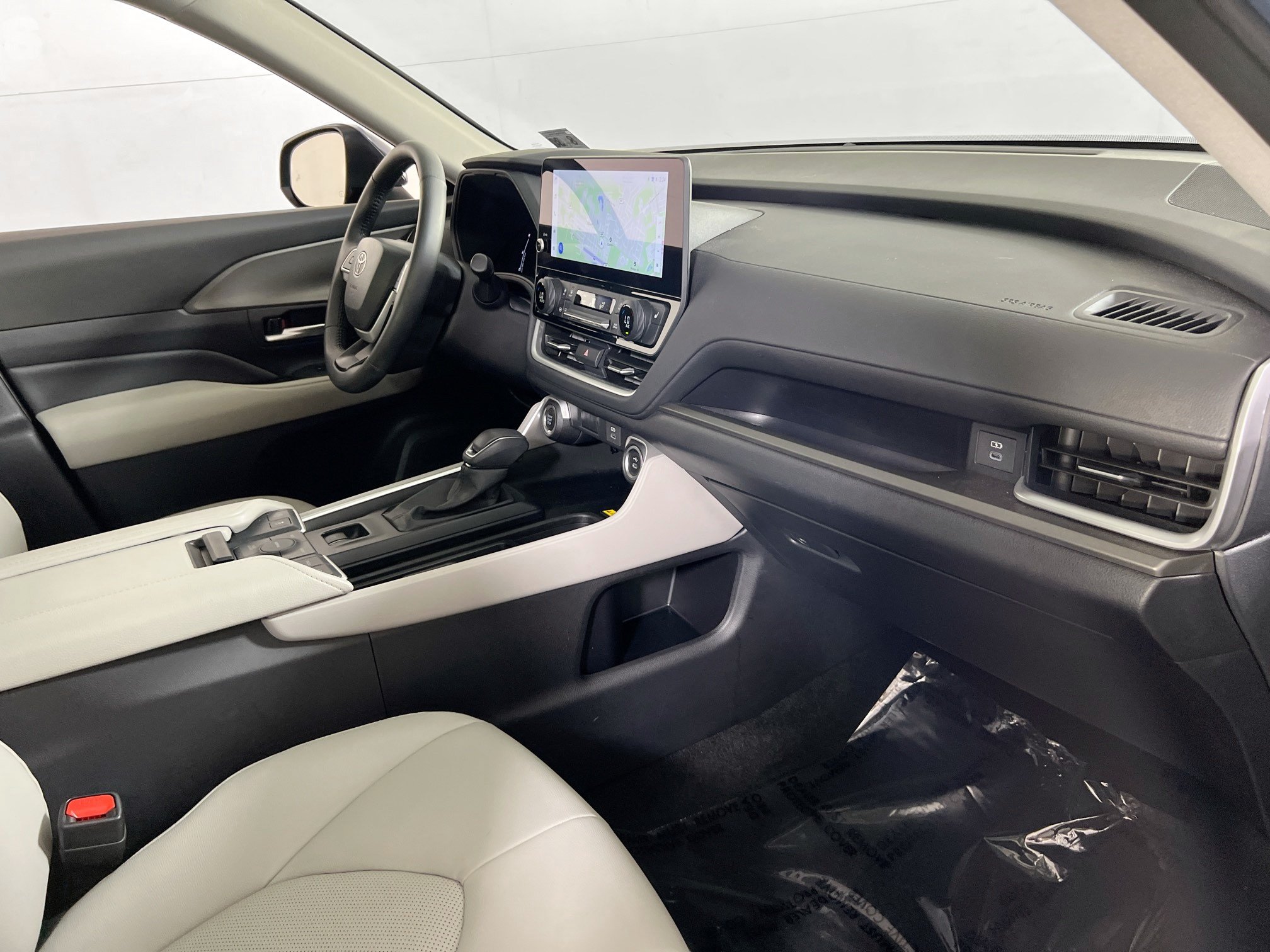 Used 2025 Toyota Grand Highlander AWD image 31
