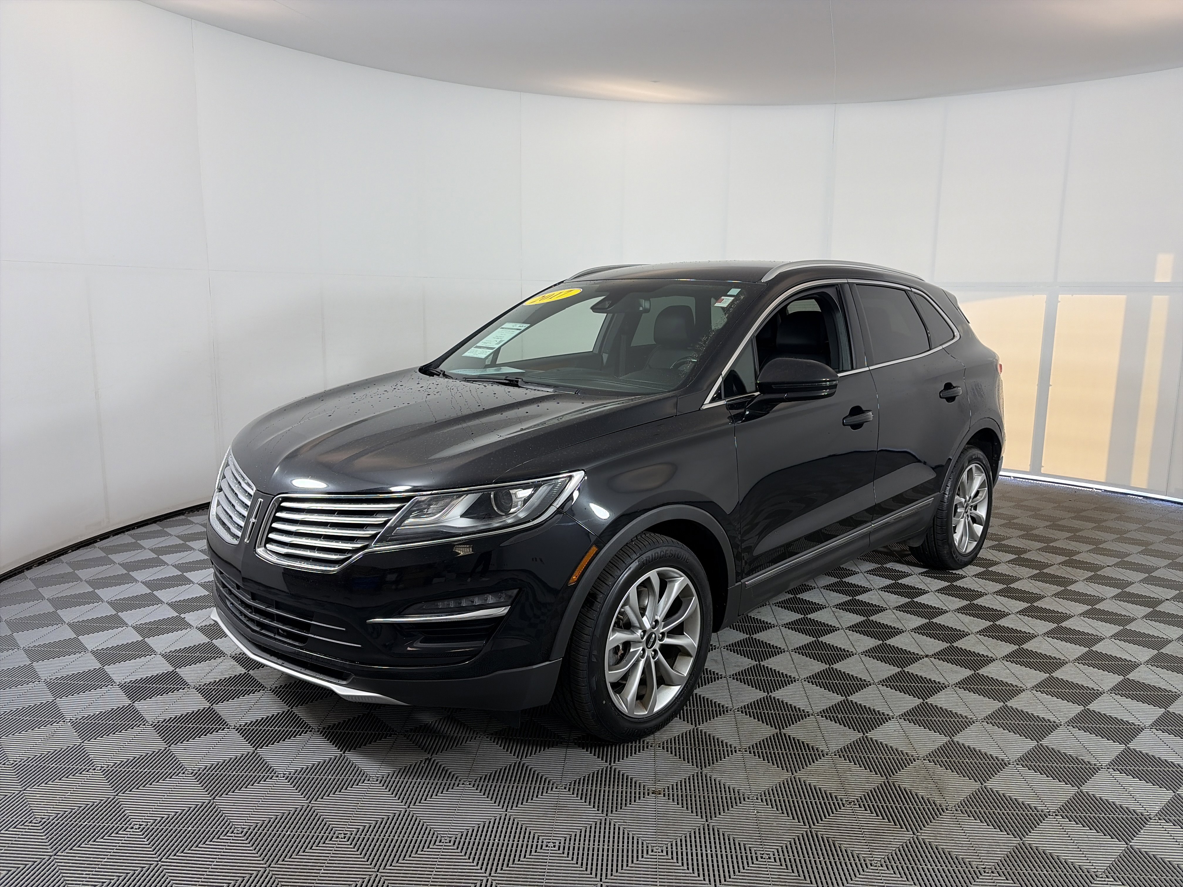 Used 2017 Lincoln MKC Select w/ Select Plus Package FWD image 2
