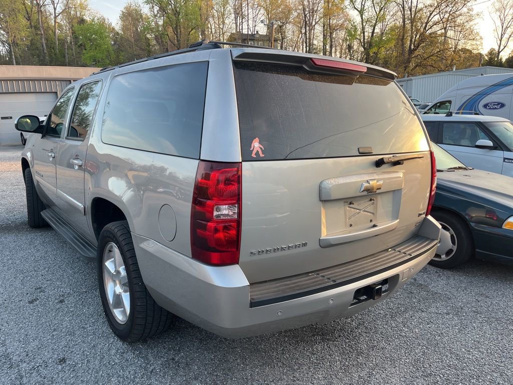 Used 2009 Chevrolet Suburban LT w/ Luxury Package RWD image 14