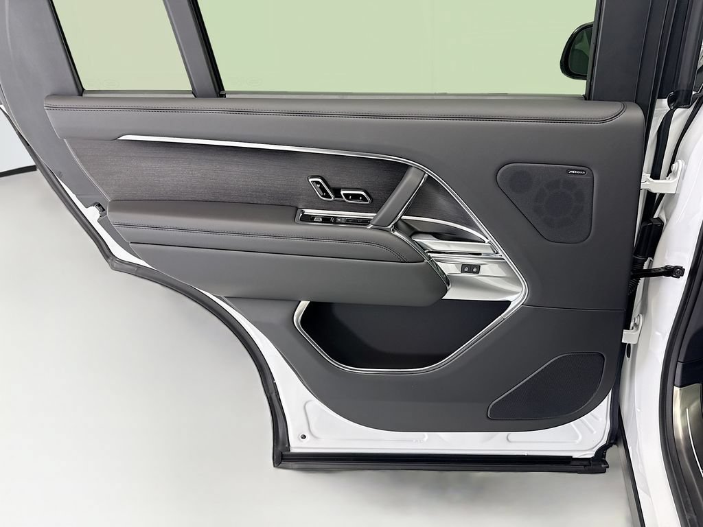 New 2026 Land Rover Range Rover Long Wheelbase SE AWD/4WD image 25
