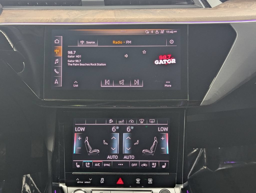 Used 2019 Audi e-tron Prestige w/ Prestige Package AWD/4WD image 21