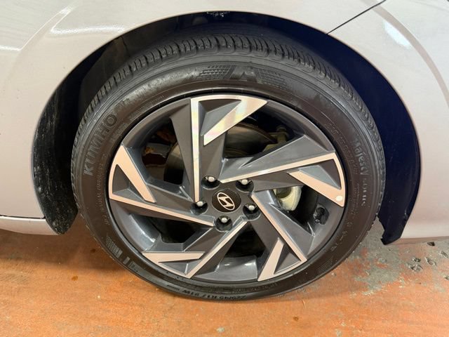 Used 2025 Hyundai Elantra Sport FWD image 8
