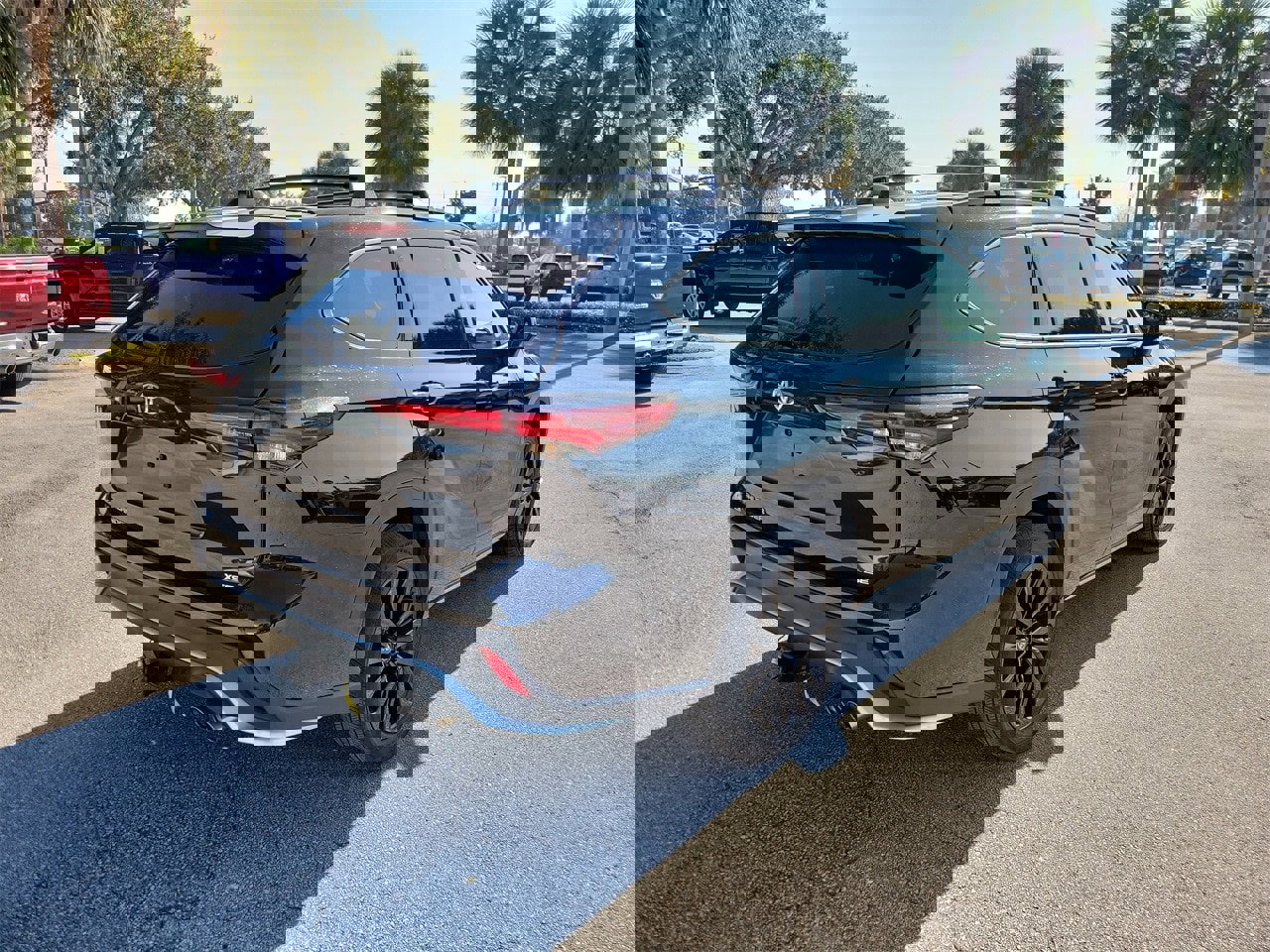 Used 2024 Toyota Highlander XSE image 3