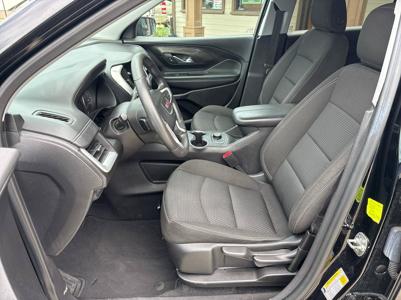 Used 2024 GMC Terrain SLE FWD image 9