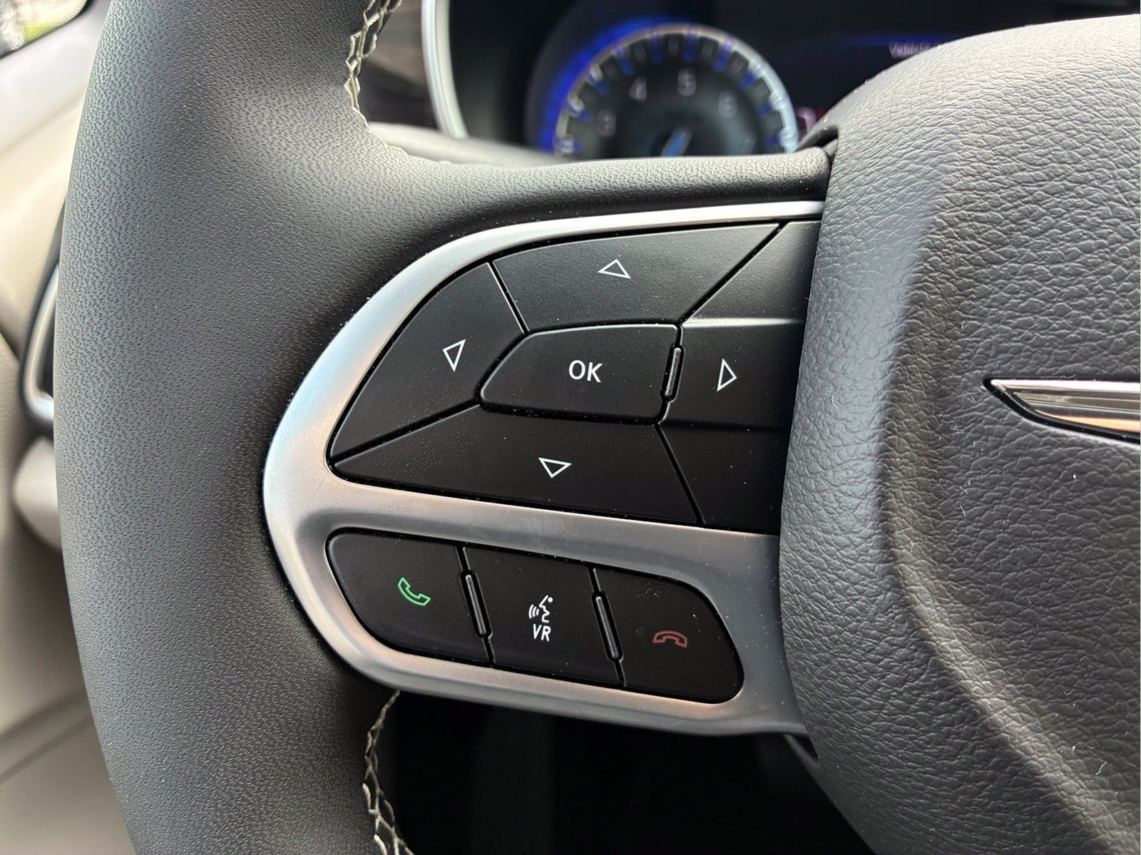 Certified 2024 Chrysler Pacifica Limited AWD/4WD image 16