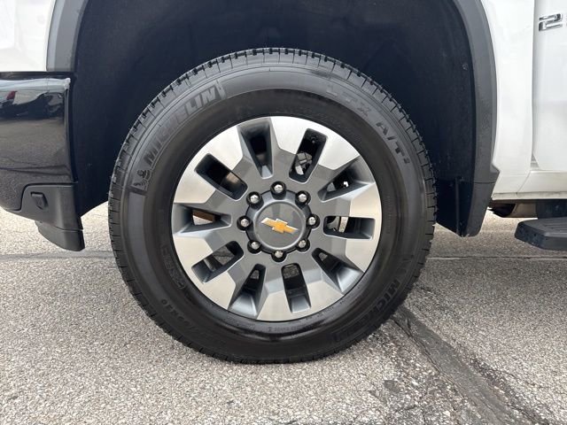 Used 2022 Chevrolet Silverado 2500 Custom w/ Custom Value Package AWD/4WD image 15